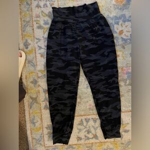 Athleta Salutation stash joggers